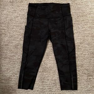 Camo Capri legging. Lululemon, size 8. Like new.